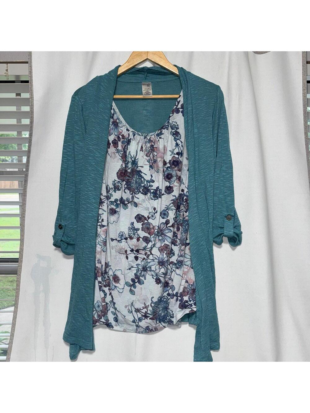 Terra & Sky set lightweight, open-front cardigan layered over shirt